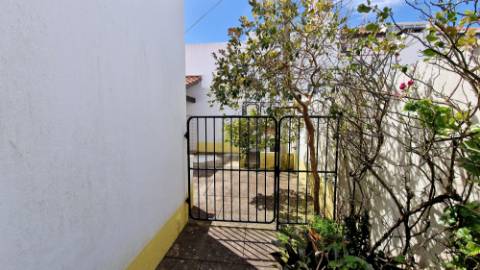 VENDA de MORADIA - VIVENDA T3+2 com Jardim e Garagem - Relva, Ponta Delgada, Ilha de São Miguel, Açores