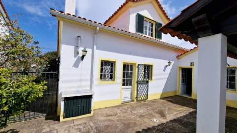 VENDA de MORADIA - VIVENDA T3+2 com Jardim e Garagem - Relva, Ponta Delgada, Ilha de São Miguel, Açores