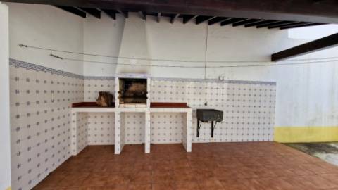 VENDA de MORADIA - VIVENDA T3+2 com Jardim e Garagem - Relva, Ponta Delgada, Ilha de São Miguel, Açores