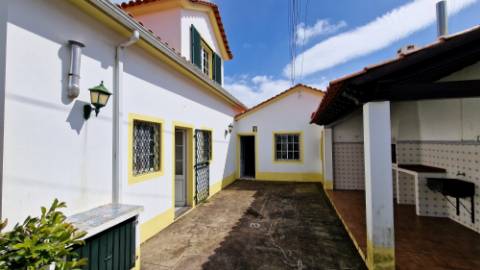 VENDA de MORADIA - VIVENDA T3+2 com Jardim e Garagem - Relva, Ponta Delgada, Ilha de São Miguel, Açores