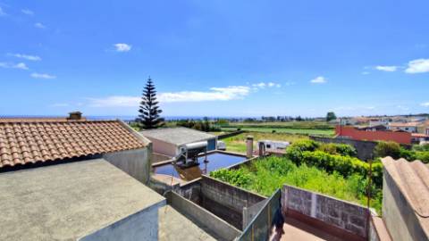 VENDA de CASA - MORADIA T3+1 com garagem e terraços - Arrifes, Ponta Delgada, Ilha de São Miguel, Açores