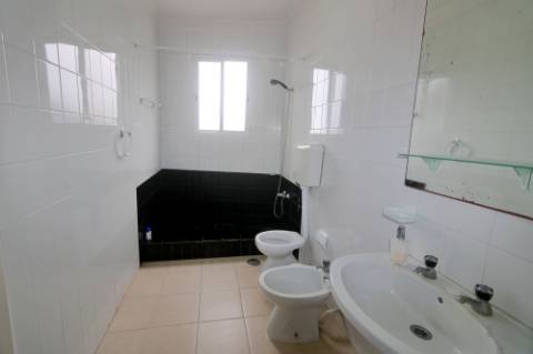 VENDA de CASA - MORADIA T3+1 com garagem e terraços - Arrifes, Ponta Delgada, Ilha de São Miguel, Açores