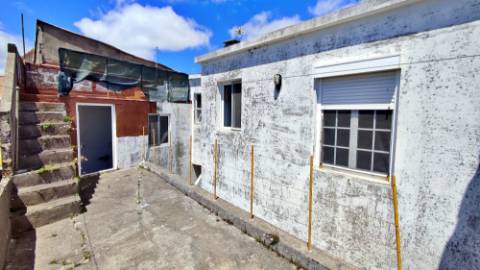 VENDA de CASA - MORADIA T3+1 com garagem e terraços - Arrifes, Ponta Delgada, Ilha de São Miguel, Açores