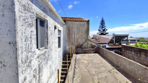 VENDA de CASA - MORADIA T3+1 com garagem e terraços - Arrifes, Ponta Delgada, Ilha de São Miguel, Açores