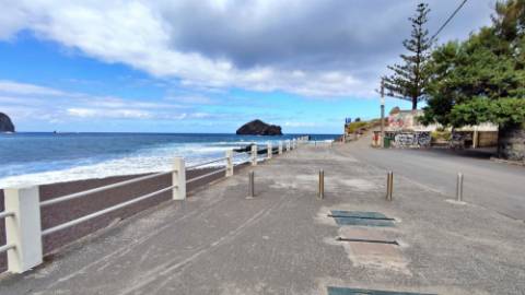 VENDA de TERRENO à beira-mar com PROJETO APROVADO - Mosteiros, Ponta Delgada, Ilha de São Miguel, Açores