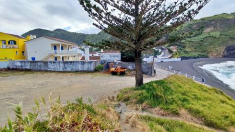 VENDA de TERRENO à beira-mar com PROJETO APROVADO - Mosteiros, Ponta Delgada, Ilha de São Miguel, Açores