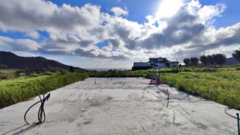 VENDA de MORADIA ISOLADA T2+1 NOVA, com amplo TERRENO - Povoação, Ilha de São Miguel, Açores