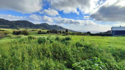 VENDA de MORADIA ISOLADA T2+1 NOVA, com amplo TERRENO - Povoação, Ilha de São Miguel, Açores