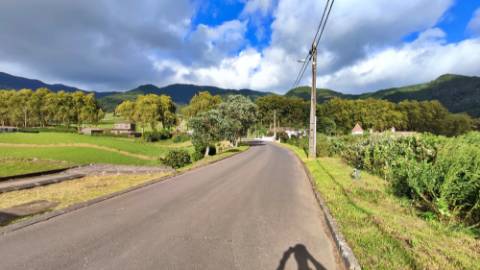 VENDA de MORADIA ISOLADA T2+1 NOVA, com amplo TERRENO - Povoação, Ilha de São Miguel, Açores