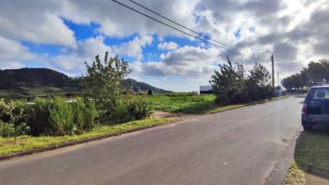 VENDA de MORADIA ISOLADA T2+1 NOVA, com amplo TERRENO - Povoação, Ilha de São Miguel, Açores