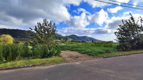 VENDA de MORADIA ISOLADA T2+1 NOVA, com amplo TERRENO - Povoação, Ilha de São Miguel, Açores