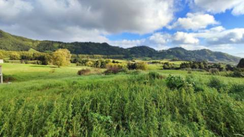 VENDA de MORADIA ISOLADA T2+1 NOVA, com amplo TERRENO - Povoação, Ilha de São Miguel, Açores