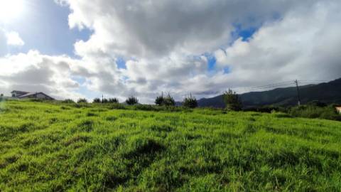 VENDA de MORADIA ISOLADA T2+1 NOVA, com amplo TERRENO - Povoação, Ilha de São Miguel, Açores