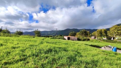 VENDA de MORADIA ISOLADA T2+1 NOVA, com amplo TERRENO - Povoação, Ilha de São Miguel, Açores