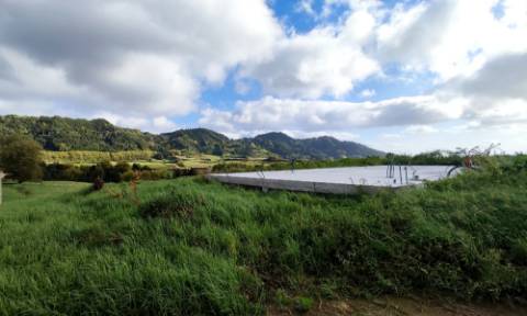 VENDA de MORADIA ISOLADA T2+1 NOVA, com amplo TERRENO - Povoação, Ilha de São Miguel, Açores