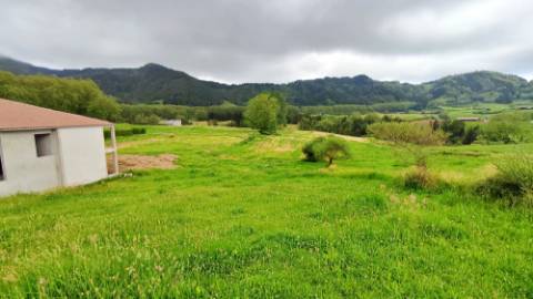 VENDA de MORADIA ISOLADA T2+1 NOVA, com amplo TERRENO - Povoação, Ilha de São Miguel, Açores