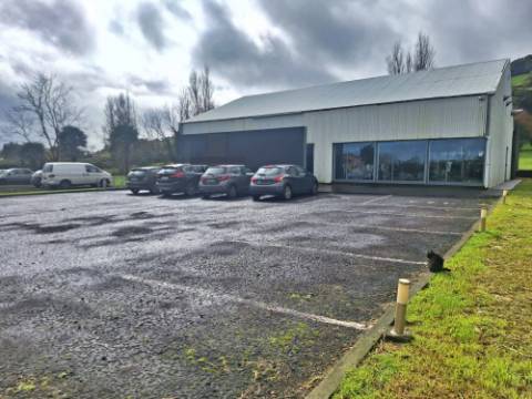 VENDA de Edifício - Comércio - Ginásio com amplo terreno - Ribeirinha, Horta, Ilha do Faial, Açores