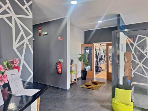 VENDA de Edifício - Comércio - Ginásio com amplo terreno - Ribeirinha, Horta, Ilha do Faial, Açores