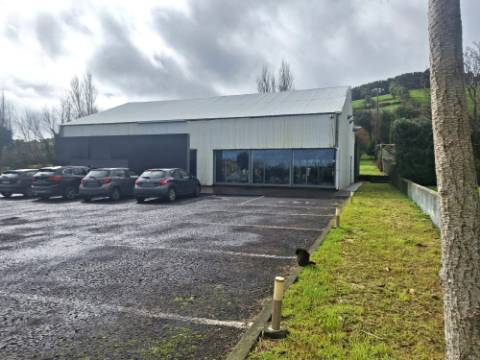 VENDA de Edifício - Comércio - Ginásio com amplo terreno - Ribeirinha, Horta, Ilha do Faial, Açores