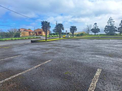 VENDA de Edifício - Comércio - Ginásio com amplo terreno - Ribeirinha, Horta, Ilha do Faial, Açores