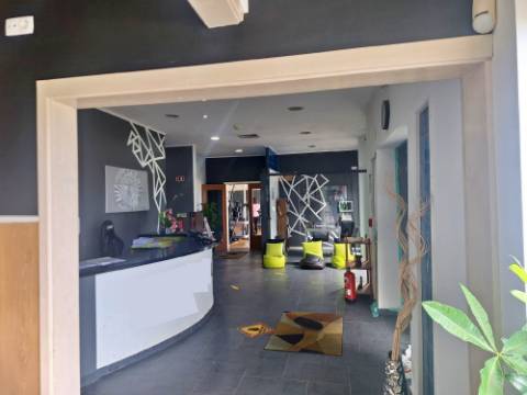 VENDA de Edifício - Comércio - Ginásio com amplo terreno - Ribeirinha, Horta, Ilha do Faial, Açores