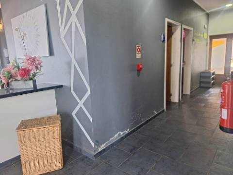 VENDA de Edifício - Comércio - Ginásio com amplo terreno - Ribeirinha, Horta, Ilha do Faial, Açores