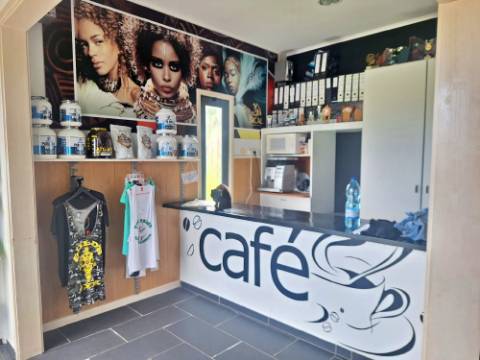 VENDA de Edifício - Comércio - Ginásio com amplo terreno - Ribeirinha, Horta, Ilha do Faial, Açores