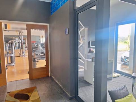 VENDA de Edifício - Comércio - Ginásio com amplo terreno - Ribeirinha, Horta, Ilha do Faial, Açores