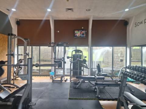 VENDA de Edifício - Comércio - Ginásio com amplo terreno - Ribeirinha, Horta, Ilha do Faial, Açores