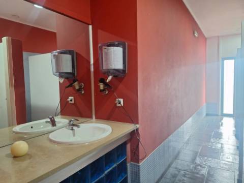 VENDA de Edifício - Comércio - Ginásio com amplo terreno - Ribeirinha, Horta, Ilha do Faial, Açores