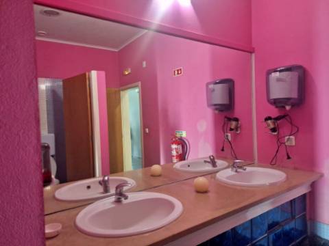 VENDA de Edifício - Comércio - Ginásio com amplo terreno - Ribeirinha, Horta, Ilha do Faial, Açores