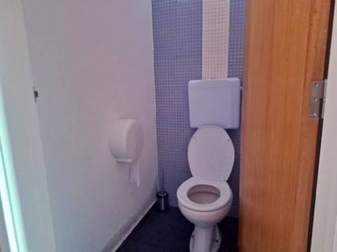 VENDA de Edifício - Comércio - Ginásio com amplo terreno - Ribeirinha, Horta, Ilha do Faial, Açores