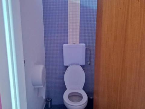 VENDA de Edifício - Comércio - Ginásio com amplo terreno - Ribeirinha, Horta, Ilha do Faial, Açores