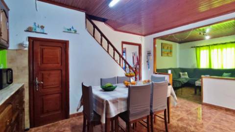 VENDA de CASA - MORADIA com Jardim, Entrada Lateral e Quintal - Fenais da Ajuda, Ribeira Grande, São Miguel, Açores