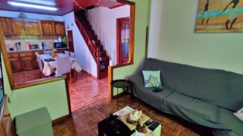 VENDA de CASA - MORADIA com Jardim, Entrada Lateral e Quintal - Fenais da Ajuda, Ribeira Grande, São Miguel, Açores