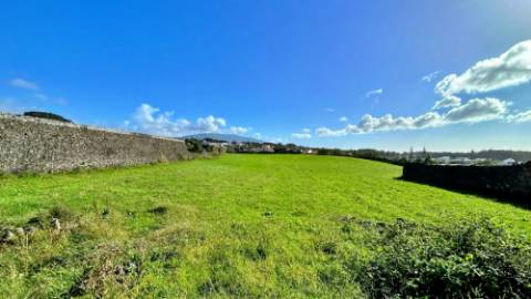 VENDA de AMPLO TERRENO (misto) com VISTA MAR - Livramento, Ponta Delgada, Ilha de São Miguel, Açores