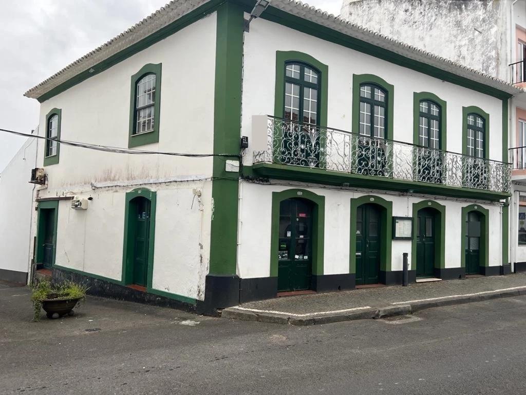 VENDA de ÁREA COMERCIAL - RESTAURANTE com GARAGEM - Angra do Heroísmo, Ilha Terceira, Açores