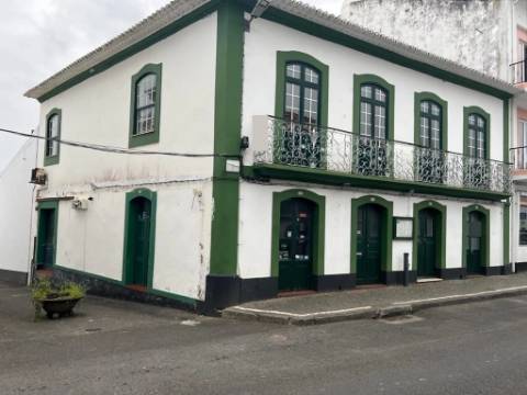 VENDA de ÁREA COMERCIAL - RESTAURANTE com GARAGEM - Angra do Heroísmo, Ilha Terceira, Açores