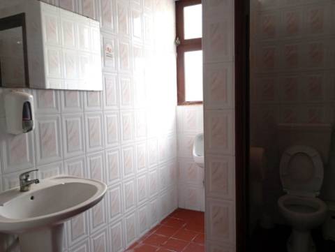 VENDA de ÁREA COMERCIAL - RESTAURANTE com GARAGEM - Angra do Heroísmo, Ilha Terceira, Açores