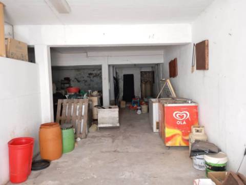 VENDA de ÁREA COMERCIAL - RESTAURANTE com GARAGEM - Angra do Heroísmo, Ilha Terceira, Açores