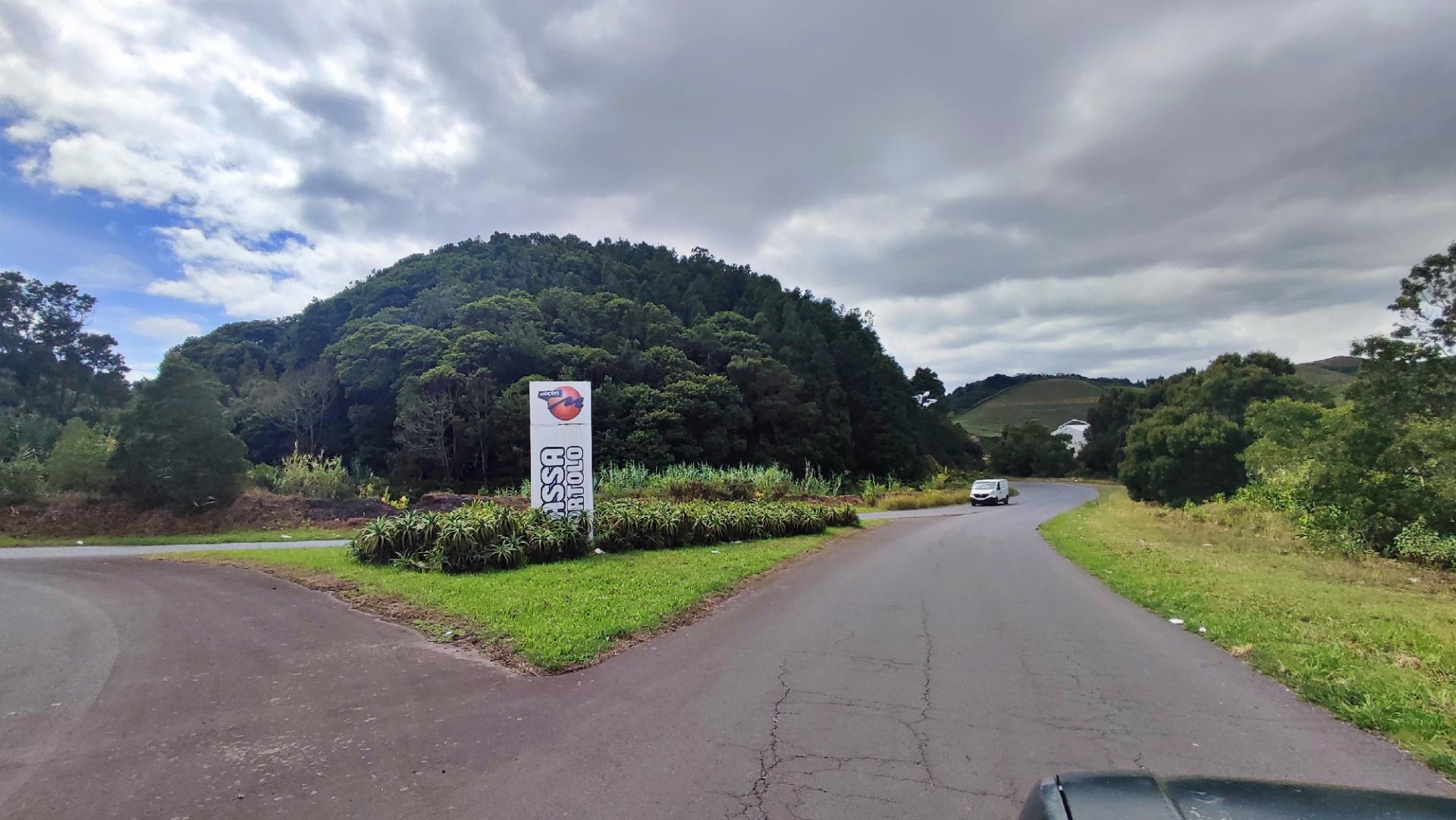 AMPLO TERRENO para VENDA entre Lagoa e Ribeira Grande - Ilha de São Miguel, Açores