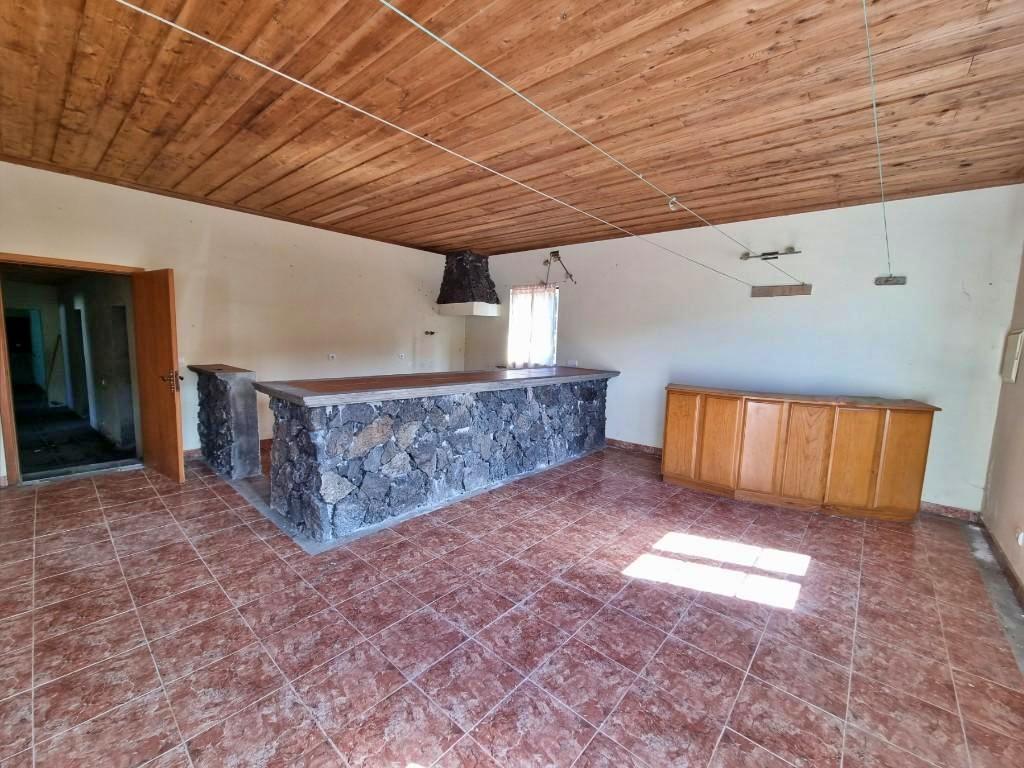 MORADIA - CASA T3 para VENDA com entrada lateral - Altares, Angra do Heroísmo, Ilha Terceira, Açores