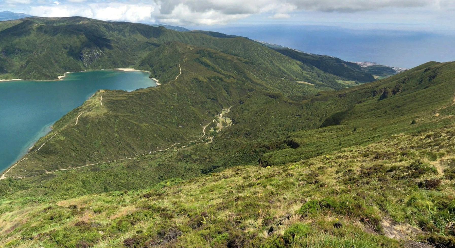VENDA de AMPLO TERRENO junto à Lagoa do Fogo, Água de Alto, Vila Franca do Campo, São Miguel, Açores