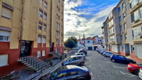 APARTAMENTO T4 para VENDA - Cidade de Ponta Delgada (São Pedro), Ilha de São Miguel, Açores