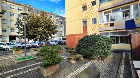 APARTAMENTO T4 para VENDA - Cidade de Ponta Delgada (São Pedro), Ilha de São Miguel, Açores