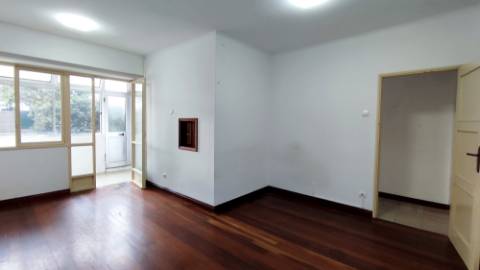 APARTAMENTO T4 para VENDA - Cidade de Ponta Delgada (São Pedro), Ilha de São Miguel, Açores