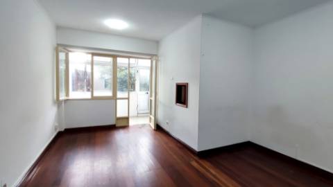 APARTAMENTO T4 para VENDA - Cidade de Ponta Delgada (São Pedro), Ilha de São Miguel, Açores