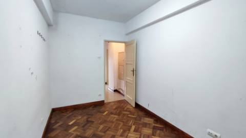 APARTAMENTO T4 para VENDA - Cidade de Ponta Delgada (São Pedro), Ilha de São Miguel, Açores