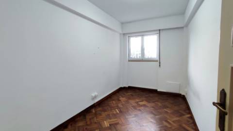 APARTAMENTO T4 para VENDA - Cidade de Ponta Delgada (São Pedro), Ilha de São Miguel, Açores