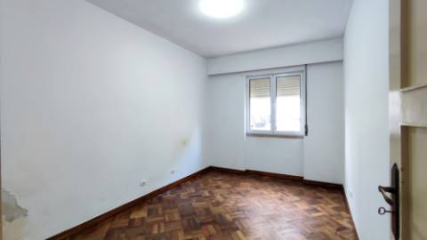 APARTAMENTO T4 para VENDA - Cidade de Ponta Delgada (São Pedro), Ilha de São Miguel, Açores
